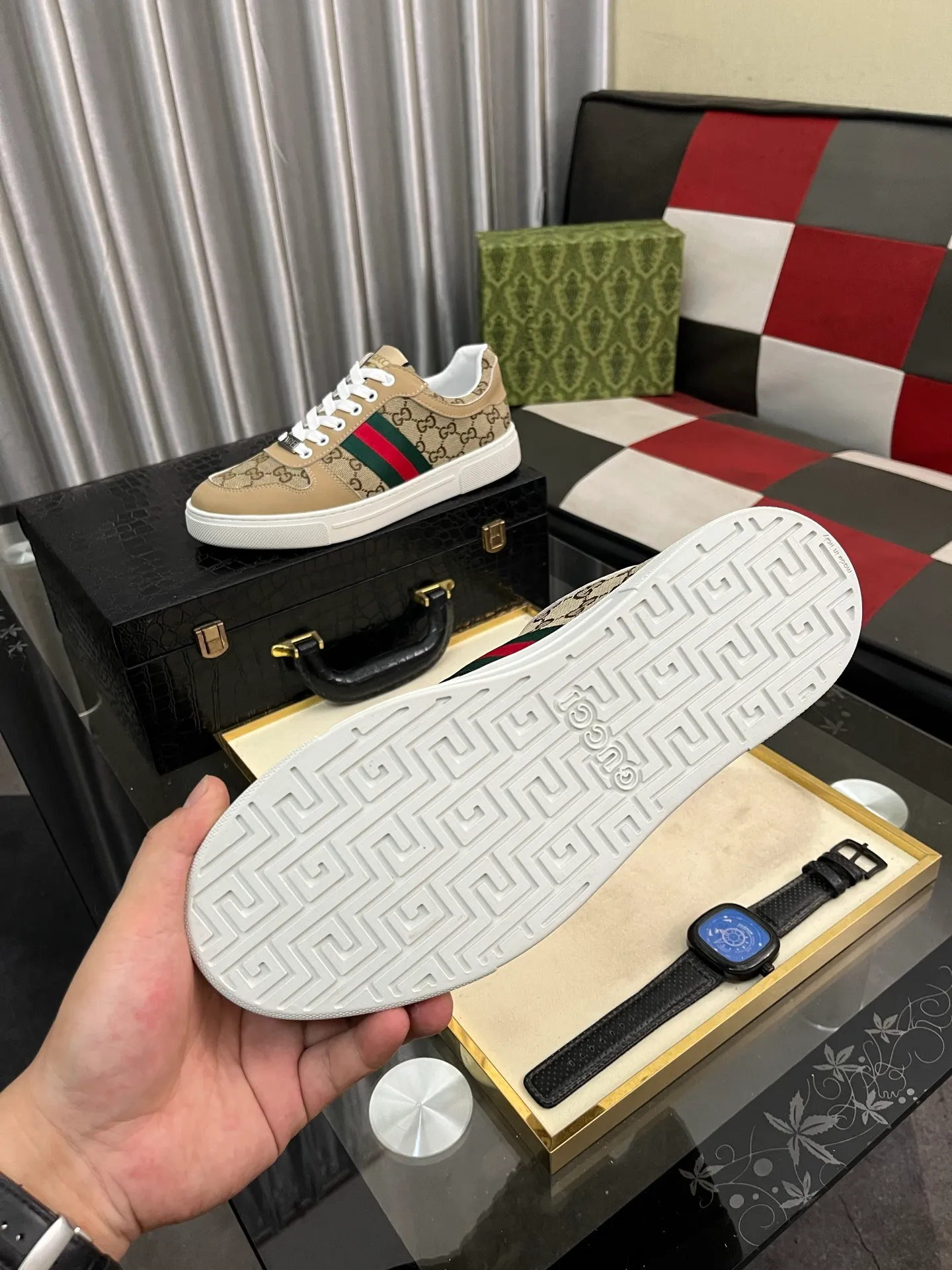 Men's Men's Shoes💰440⌚️⌚️【GUCCI】Gucci men's latest white shoe series casual shoes! The official website is built 1:1. Upper: Made of imported cowhide, with electric embroidery ➕Inner lining: Made of high-quality first-layer pigskin, soft and comfortable. Picky material selection and exquisite workmanship give you the best enjoyment. Size: 38-44 yards, 3️⃣ colors available.